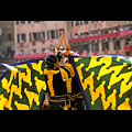 Siena - Palio, corteo storico, sbandierata degli alfieri del Bruco